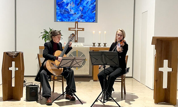 Duo Aciano sorgt für volle Kirche