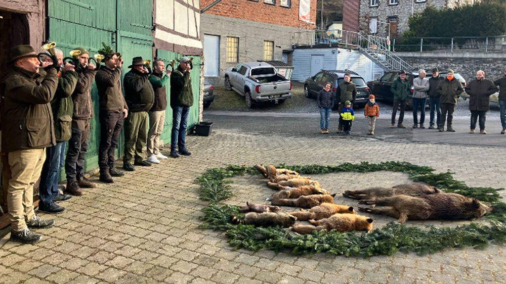 Nach erfolgreicher Jagd Strecke verblasen