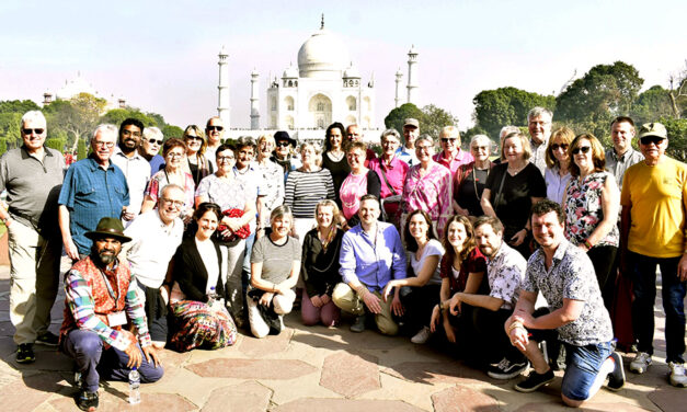 Balver grüßen von der Grabmoschee Taj Mahal