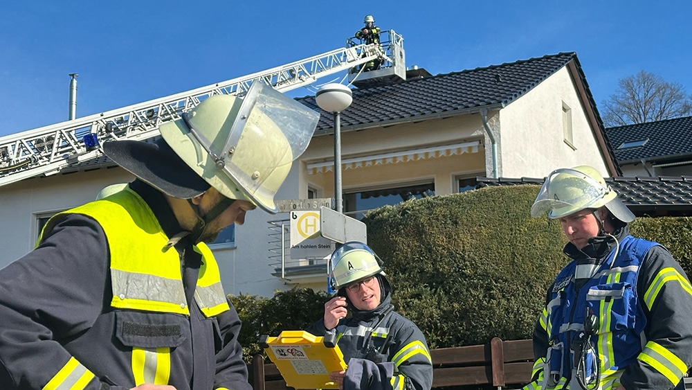 Feuerwehr rückt zum Kaminbrand aus