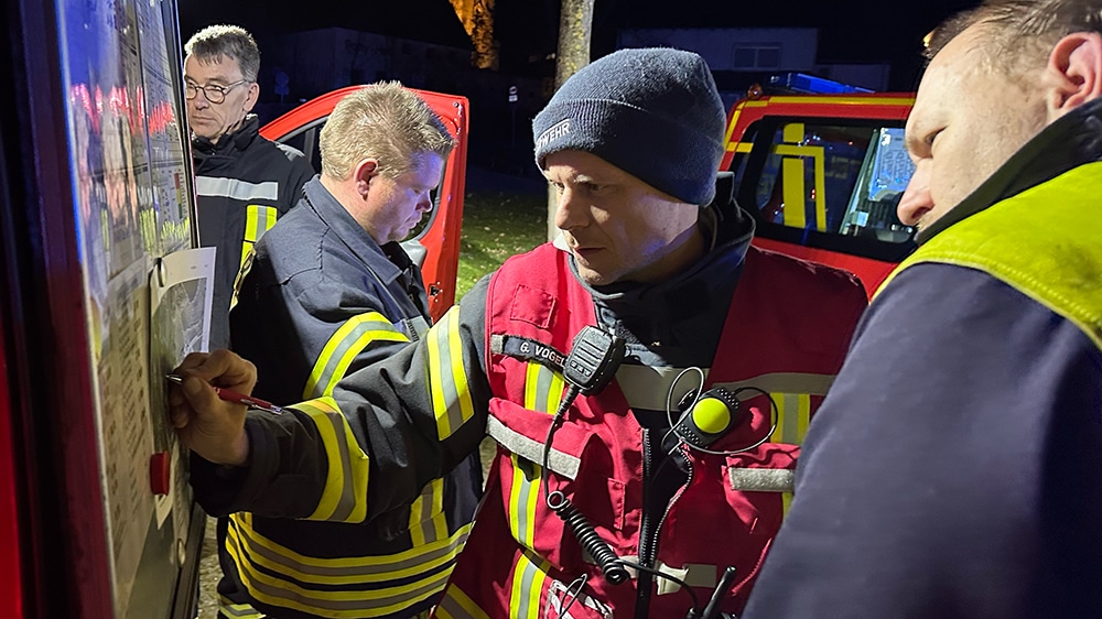 Zunächst bedrohliche Entwicklung bei erstem Waldbrand