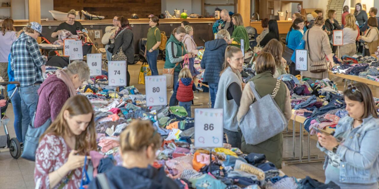 Des Kindes neue Kleider – Trödelmarkt lockte nach Langenholthausen