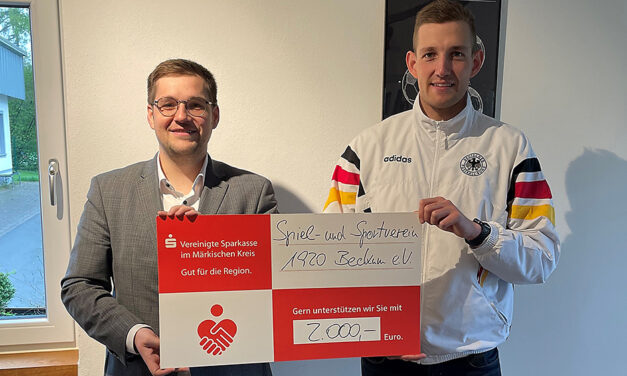 Sparkasse unterstützt Sanierung des Sporthauses