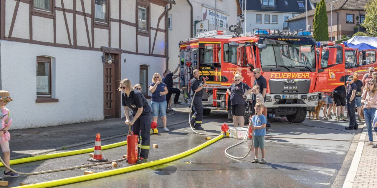 Traumwetter lockte viele Besucher zur Balver Feuerwehr