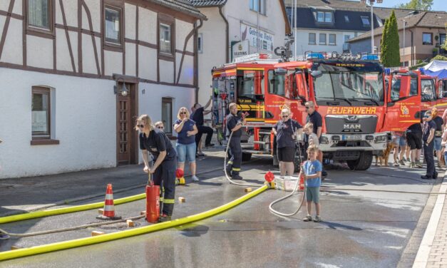 Traumwetter lockte viele Besucher zur Balver Feuerwehr
