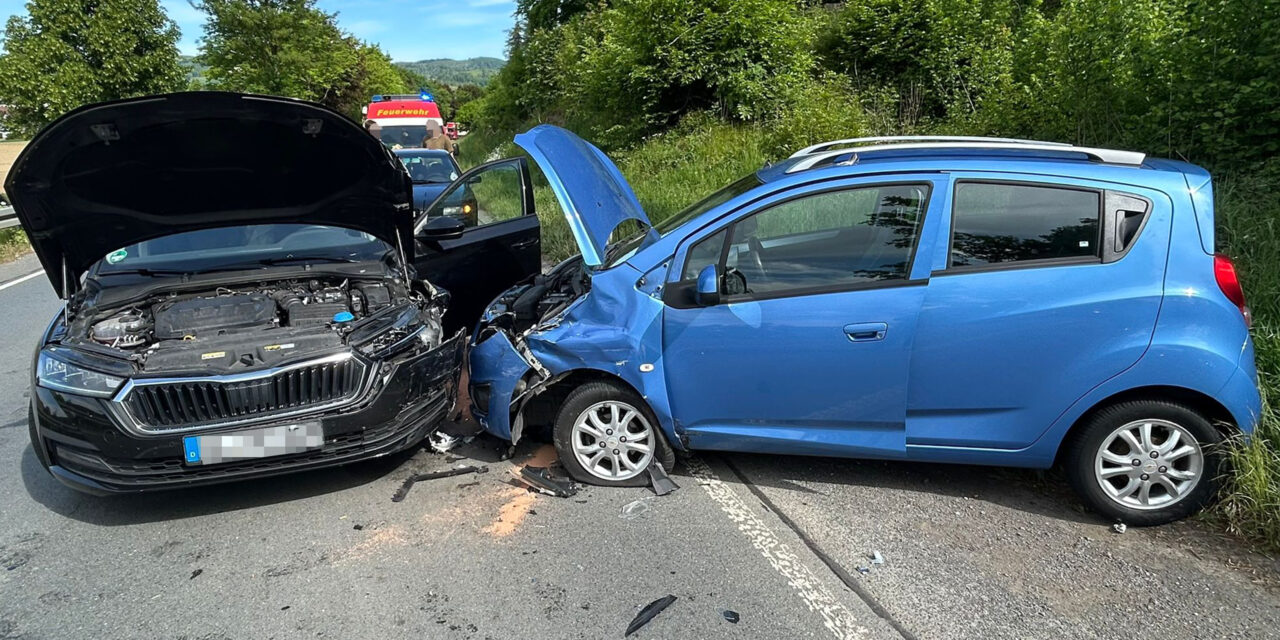 Zwei Leichtverletzte bei Unfall auf der B229