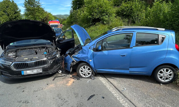 Zwei Leichtverletzte bei Unfall auf der B229