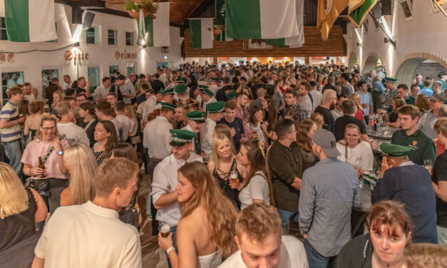 LA eröffnet Schützensaison – Volle Hütte bringt Stimmung auf den Siedepunkt