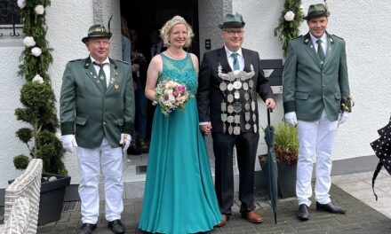 Steffen und Christina Eisengardt lassen sich in Volkringhausen feiern