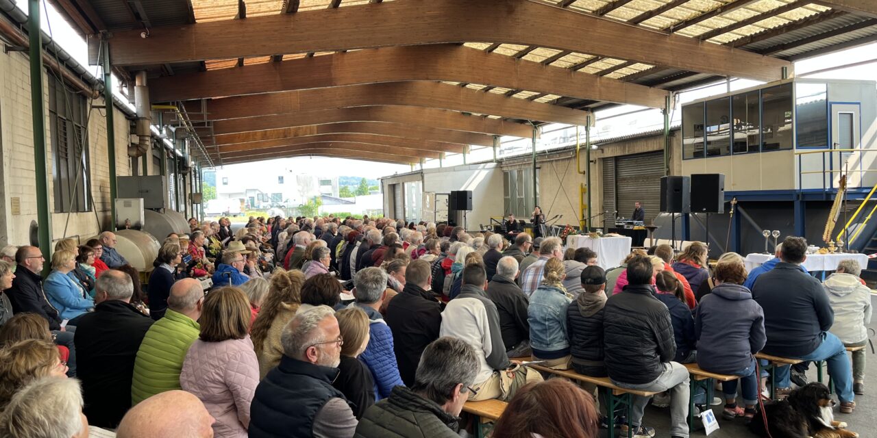 Zahlreiche Christen pilgern am Morgen nach Garbeck