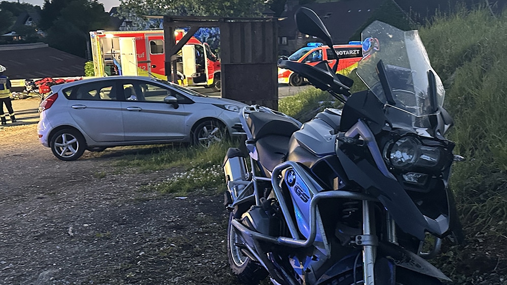 Motorradfahrer wurde nach Hüsten geflogen