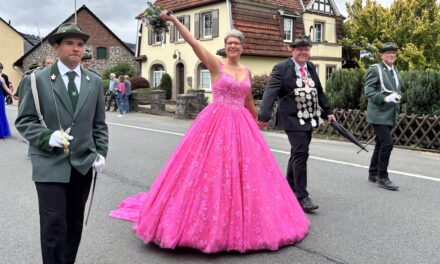 Markus und Michaela Baumeister präsentieren sich dem Volk