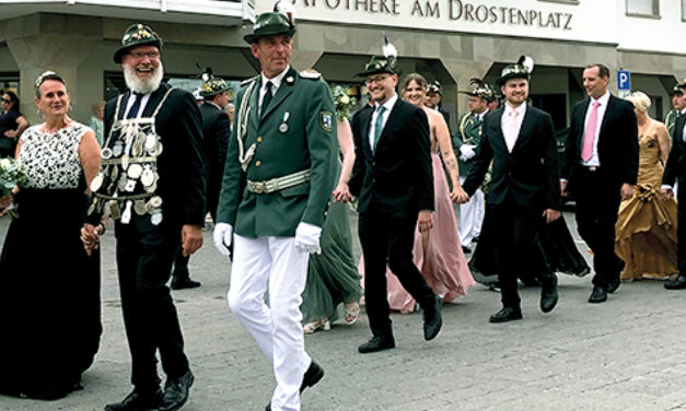 Marching Band gibt am Sonntag Marsch-Takt beim Festzug vor