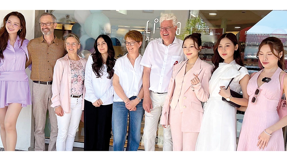 Besuch aus Vietnam in der Drostenapotheke