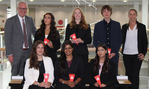 Neuer Jahrgang startet Ausbildung bei der Sparkasse