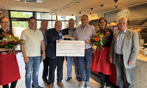 Schützenbruder Charly Grote erhöht Zopf-Spenden