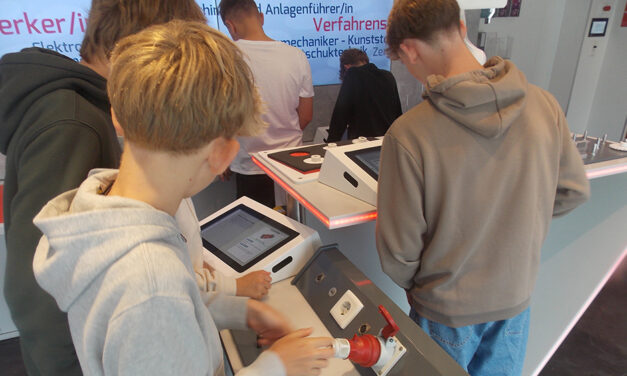 Info-Truck fand bei Schülern großes Interesse