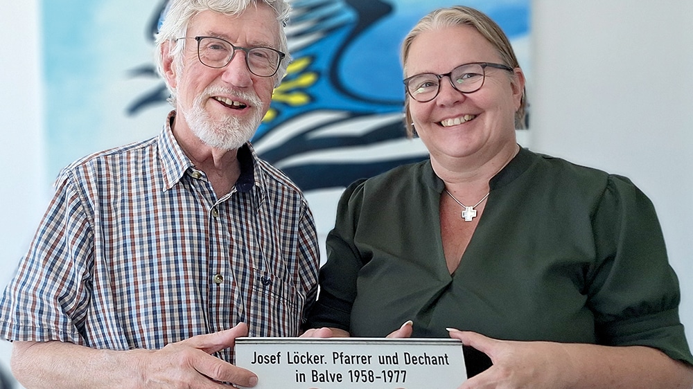 Tom fand Schild – Opa  brachte es ins Pfarrarchiv