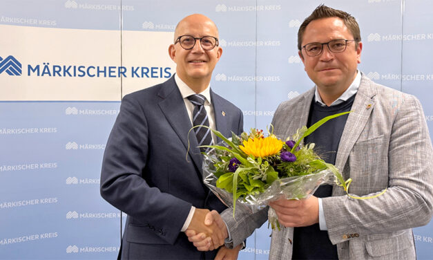 Marco Voge gratuliert neuem Landrat