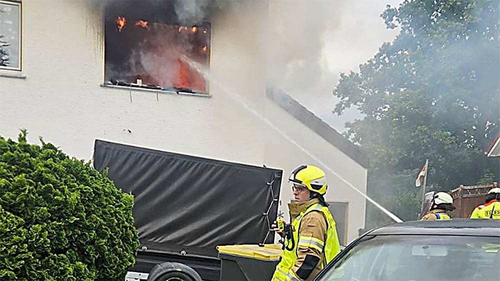 Zimmerbrand in einem Mehrfamilienhaus