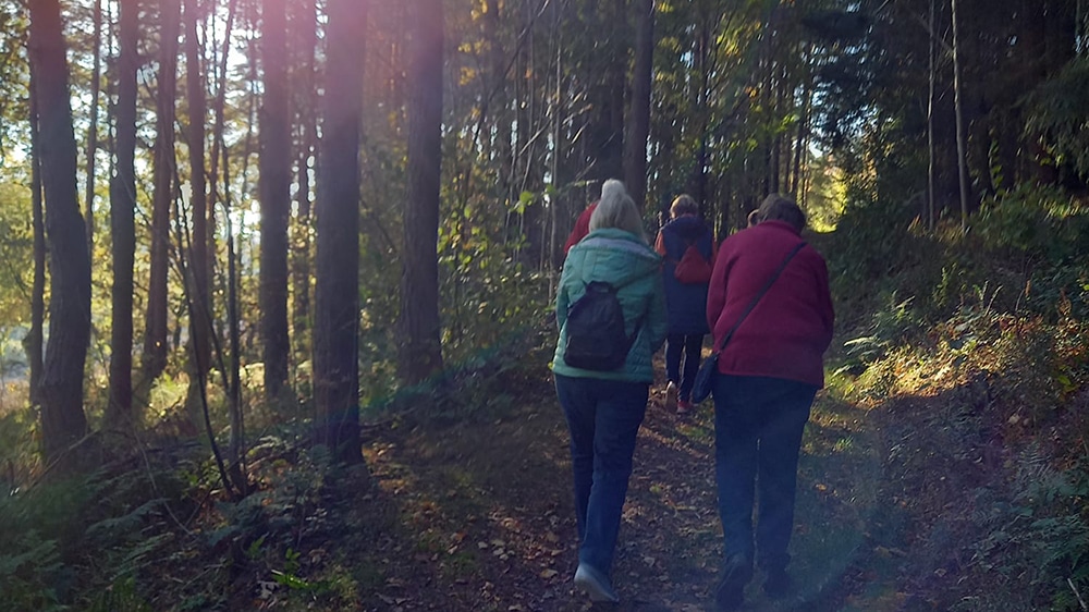 Meditatives Rosenkranz-Wandern in Stockum