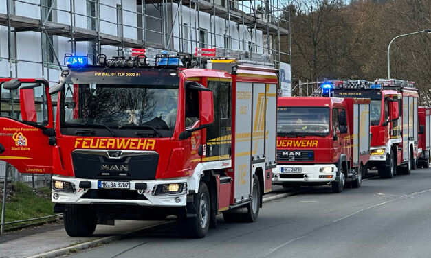 Rauch setzt Feuerwehr in Trab