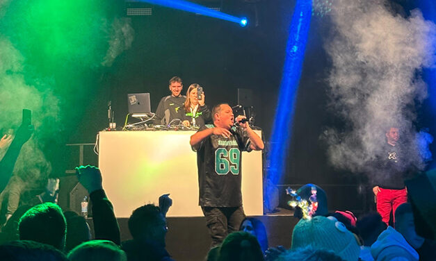 Ausgelassene Partystimmung beim Hüttengaudi