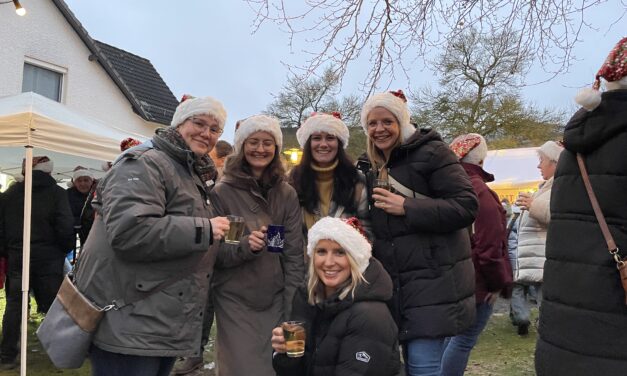 Glitzermützen begeistern beim Garbecker Weihnachtsmarkt