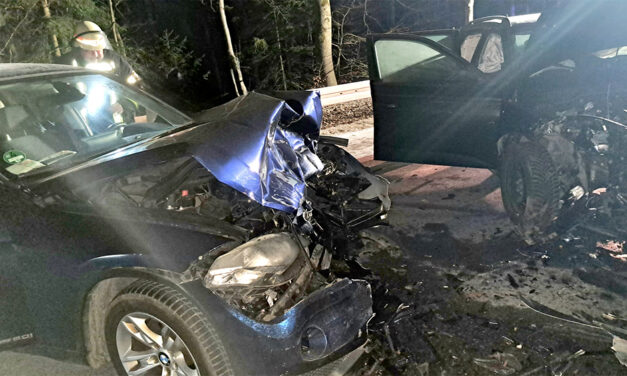 Vier Verletzte nach Unfall auf eisglatter Fahrbahn