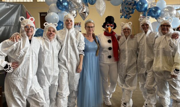 Frauenkarneval in Beckum lockt Jung und Alt