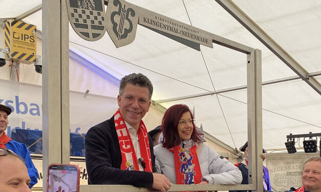 Ehrenplatz für Fotorahmen der Städtepartnerschaft gesucht