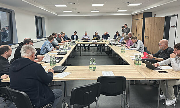 Ortsvorsteher stellt Trinkwasserbrunnen in Mellen vor