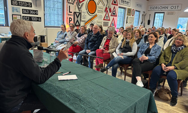 120 Besucher lauschtem dem Autor Max Bentow