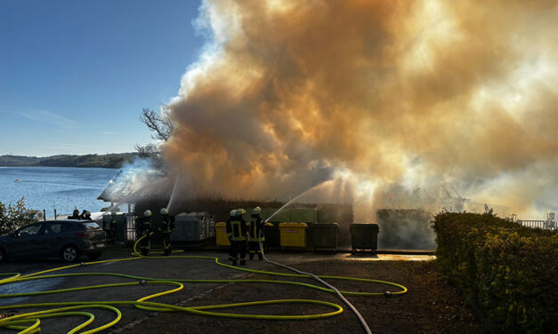 Großfeuer am Zeltplatz 4 an der Sorpe