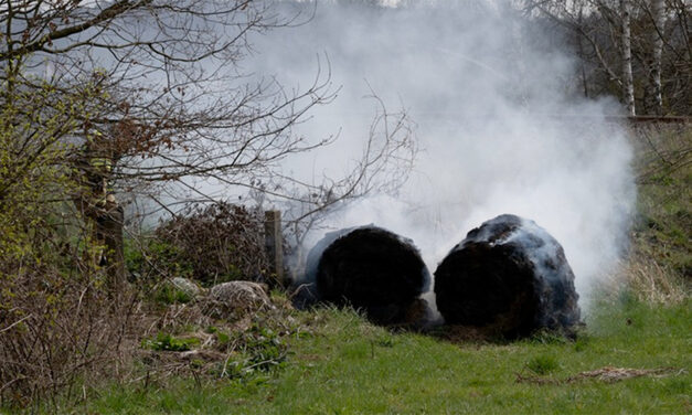 Rundballen mussten abgelöscht werden