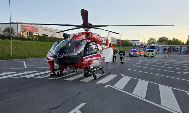 Kleinkind mit Rettungshubschrauber in Klinik