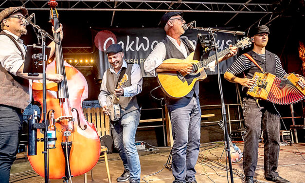 Irish-Folk in der Höhle bietet internationales Flair