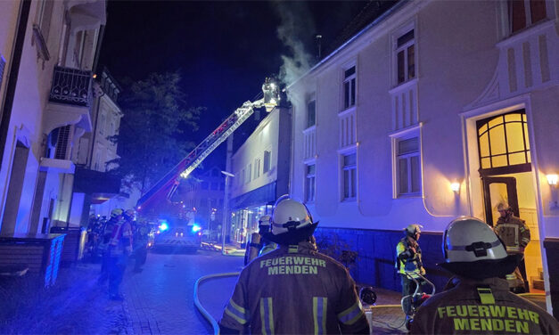 Eine verletzte Person bei Brand in Menden